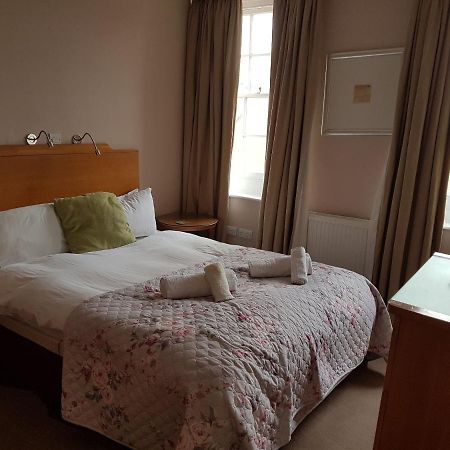 The Antelope At Upavon Hotell Exteriör bild