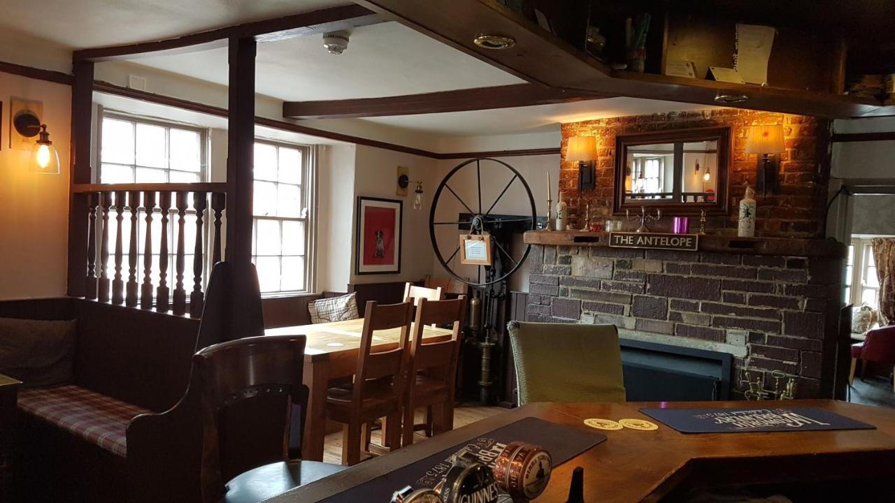The Antelope At Upavon Hotell Exteriör bild