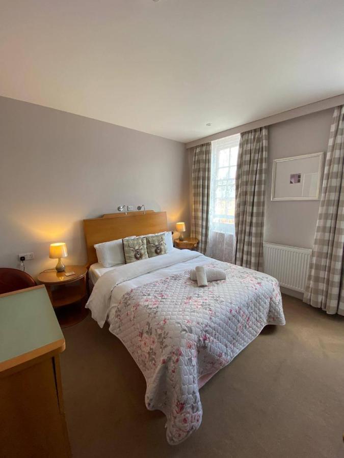 The Antelope At Upavon Hotell Exteriör bild