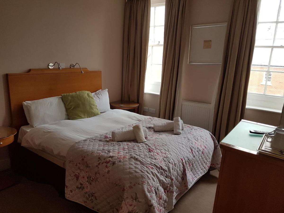 The Antelope At Upavon Hotell Exteriör bild