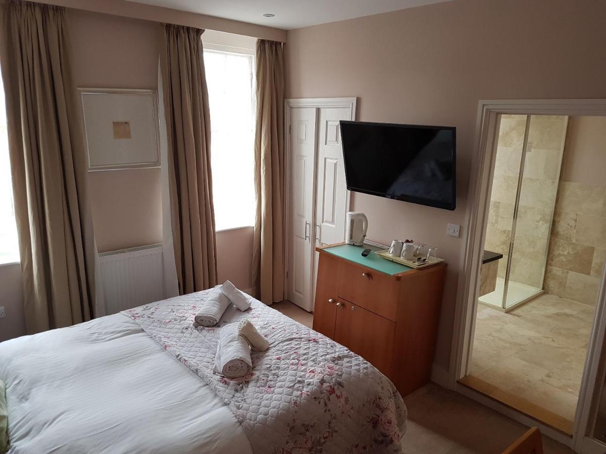 The Antelope At Upavon Hotell Exteriör bild