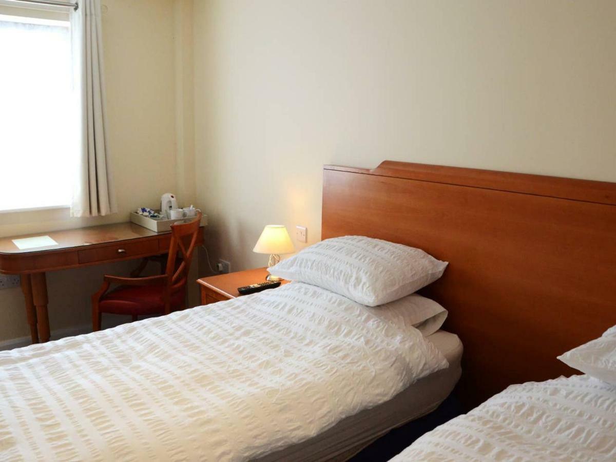 The Antelope At Upavon Hotell Exteriör bild